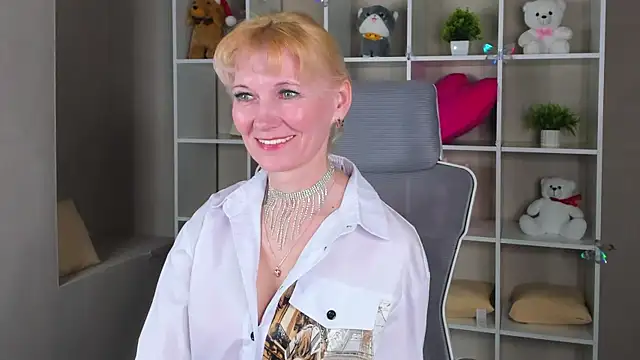 Julie Lucas online show from 04-06-26, 12:19