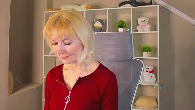 Julie Lucas online show from 04-08-26, 12:21