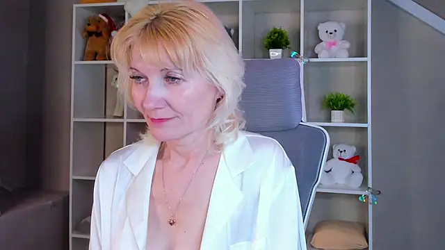 Julie Lucas online show from 04-09-26, 06:19