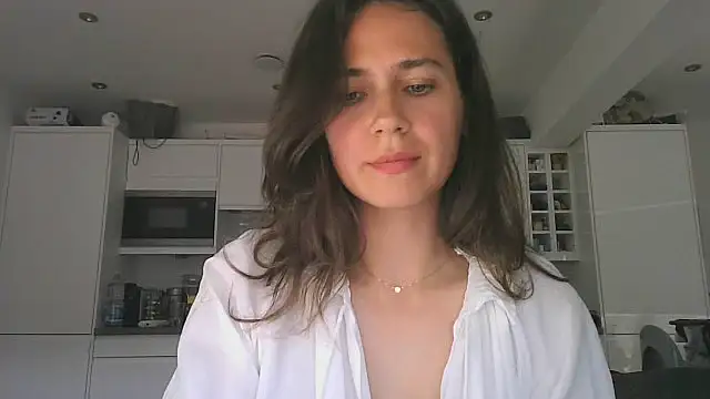 Snapshot of Luxyssa chatting on 06-23-26, 01:53 Luxyssa online show from 06-23-26, 01:53