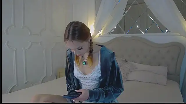 AvaLarson online show from 02-04-26, 01:17