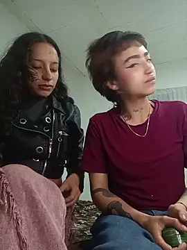 AlexxaAndRileyy online show from 05-01-26, 03:11