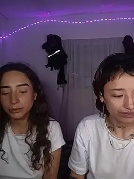 AlexxaAndRileyy online show from 06-26-26, 05:39