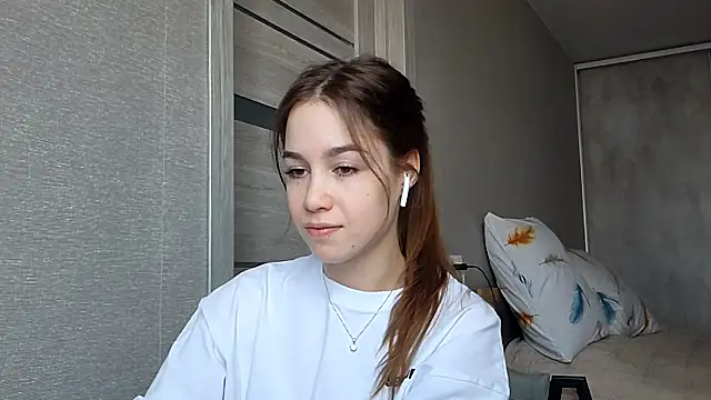 SherrylMaler online show from 02-08-26, 04:27