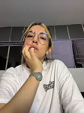 Paulinaa bella online show from 02-12-26, 12:27