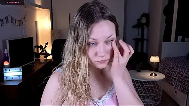 Snapshot of missyourtouch chatting on 04-26-26, 05:32 missyourtouch online show from 04-26-26, 05:32