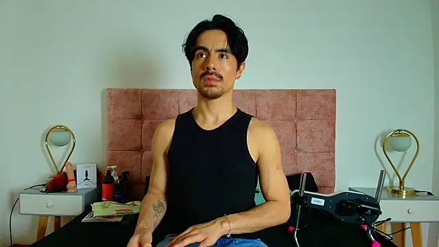 Ethan Briggs  online show from 05-07-26, 03:23