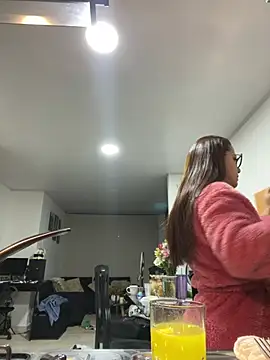 Pretty  Milf online show from 05-06-26, 09:03
