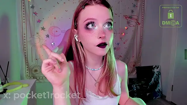 Snapshot of _PocketRocket_ chatting on 11-06-25, 12:00 PocketRocket online show from 11-06-25, 12:00