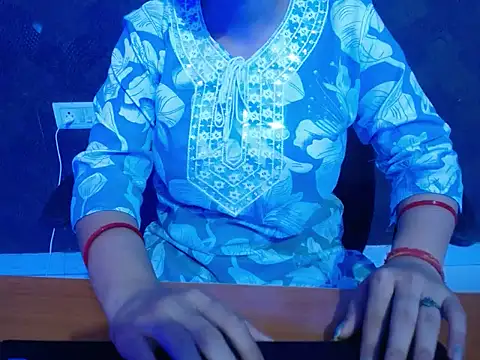 pari 04 online show from 06-01-26, 07:43