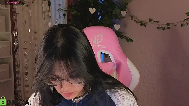 Snapshot of Leslie_Wholsh chatting on 03-10-26, 12:59 Leslie Wholsh online show from 03-10-26, 12:59