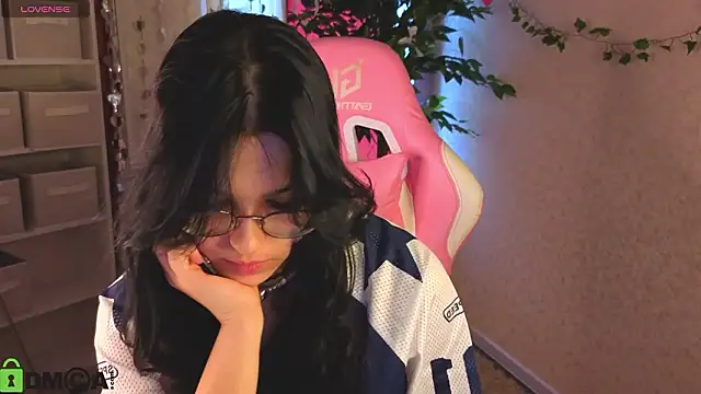 Snapshot of Leslie_Wholsh chatting on 03-13-26, 02:07 Leslie Wholsh online show from 03-13-26, 02:07