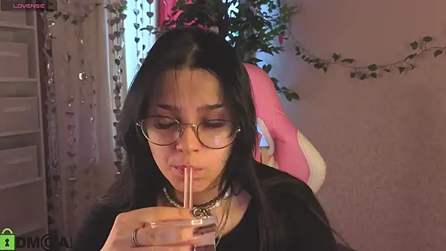 Snapshot of Leslie_Wholsh chatting on 03-16-26, 09:24 Leslie Wholsh online show from 03-16-26, 09:24