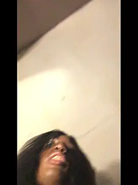 Snapshot of dianagonewild chatting on 03-21-26, 09:47 dianagonewild online show from 03-21-26, 09:47