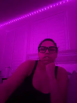 Snapshot of cartierprincess chatting on 02-11-26, 02:11 cartierprincess online show from 02-11-26, 02:11