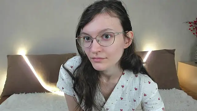 Snapshot of ThoraMarola chatting on 03-20-26, 05:01 ThoraMarola online show from 03-20-26, 05:01