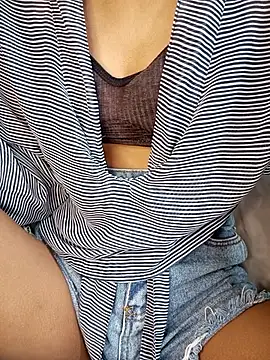 Snapshot of Zi_zii chatting on 02-08-26, 12:36 Zi zii online show from 02-08-26, 12:36