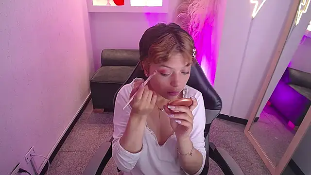 Snapshot of melodyy_as chatting on 02-13-26, 01:51 melodyy as online show from 02-13-26, 01:51