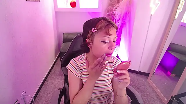 Snapshot of melodyy_as chatting on 02-16-26, 01:07 melodyy as online show from 02-16-26, 01:07