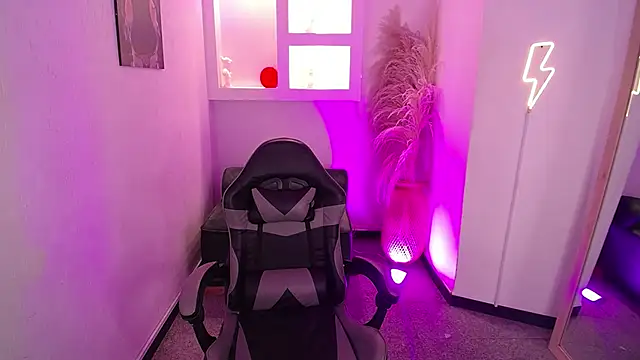 Snapshot of melodyy_as chatting on 02-18-26, 12:34 melodyy as online show from 02-18-26, 12:34