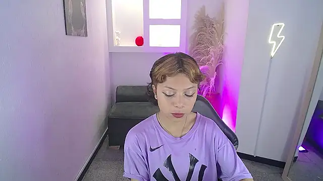 Snapshot of melodyy_as chatting on 02-20-26, 01:22 melodyy as online show from 02-20-26, 01:22