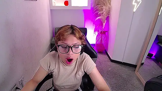 Snapshot of melodyy_as chatting on 02-21-26, 12:39 melodyy as online show from 02-21-26, 12:39