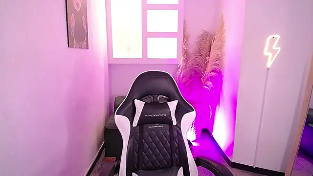 Snapshot of melodyy_as chatting on 02-24-26, 12:58 melodyy as online show from 02-24-26, 12:58