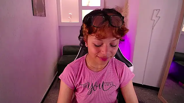 Snapshot of melodyy_as chatting on 02-25-26, 01:32 melodyy as online show from 02-25-26, 01:32