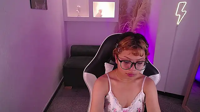 Snapshot of melodyy_as chatting on 02-27-26, 12:49 melodyy as online show from 02-27-26, 12:49