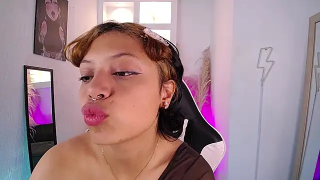 Snapshot of melodyy_as chatting on 03-20-26, 01:38 melodyy as online show from 03-20-26, 01:38