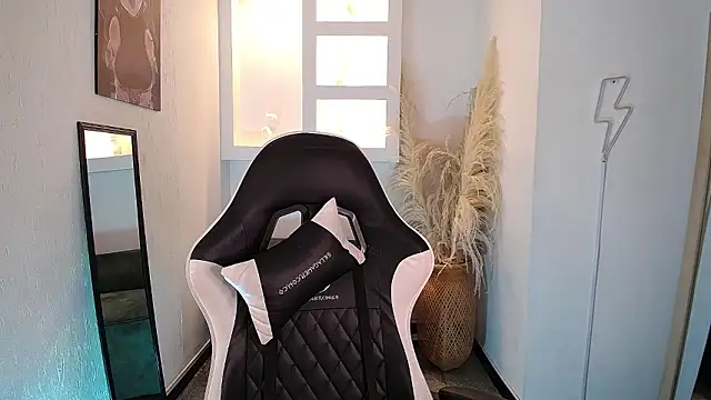 Snapshot of melodyy_as chatting on 03-21-26, 12:54 melodyy as online show from 03-21-26, 12:54