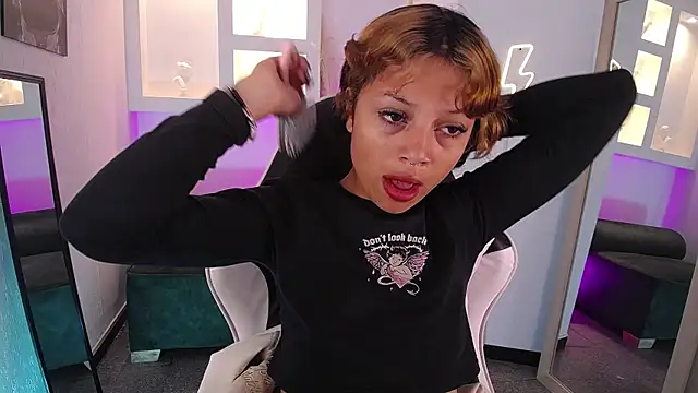 Snapshot of melodyy_as chatting on 03-25-26, 12:22 melodyy as online show from 03-25-26, 12:22