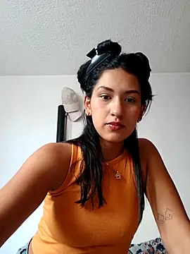 RoseeLuna online show from 02-09-26, 01:26