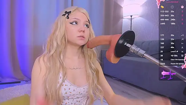 Snapshot of Tiny_Emmy chatting on 03-14-26, 05:24 Tiny Emmy online show from 03-14-26, 05:24