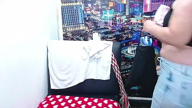Snapshot of tila_nastyy chatting on 04-25-26, 01:25 tila nastyy online show from 04-25-26, 01:25