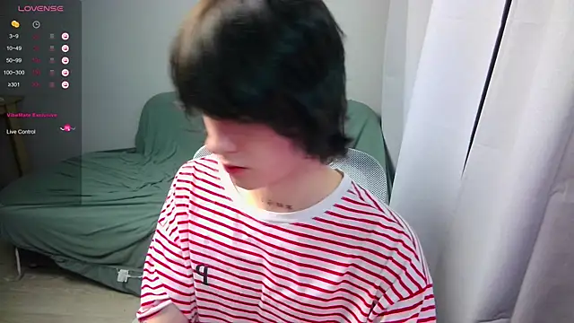 LeonBoykisser online show from 03-04-26, 03:51