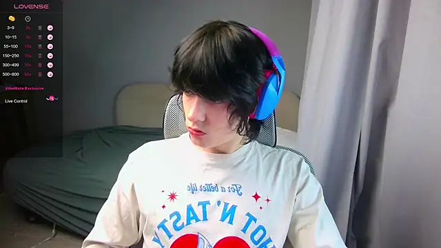 LeonBoykisser online show from 03-05-26, 04:03