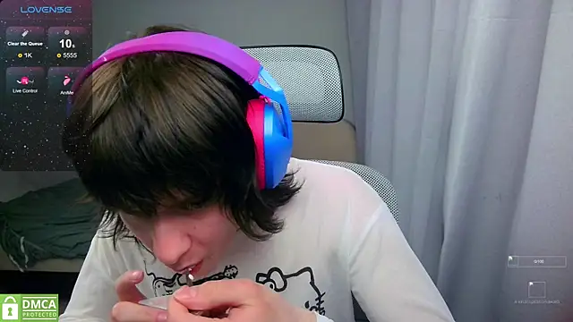LeonBoykisser online show from 05-26-26, 02:02