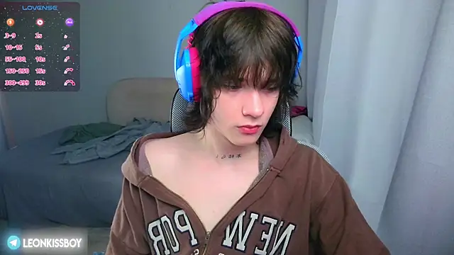 LeonBoykisser online show from 06-12-26, 08:41