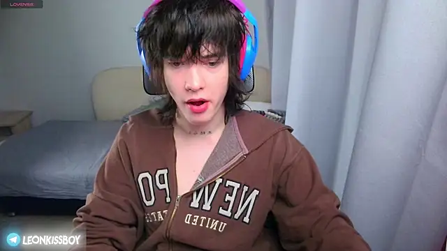 LeonBoykisser online show from 06-15-26, 12:13