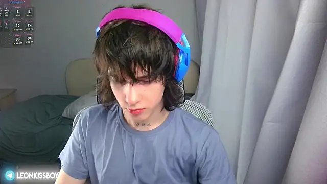 LeonBoykisser online show from 06-22-26, 05:43