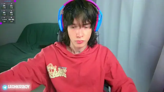 LeonBoykisser online show from 06-25-26, 02:43