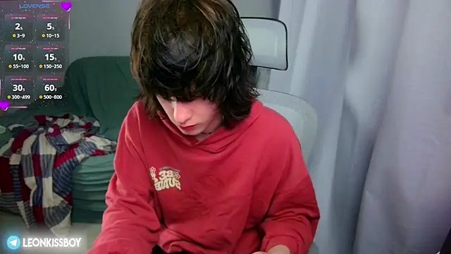 LeonBoykisser online show from 06-28-26, 10:43