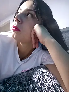 adhara montiel  online show from 02-14-26, 01:57