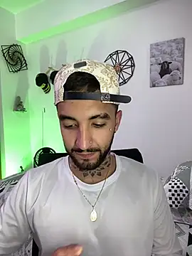 Snapshot of juanlouis_pierre chatting on 01-17-26, 02:16 juanlouis pierre online show from 01-17-26, 02:16