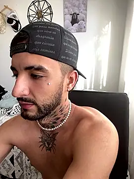 Snapshot of juanlouis_pierre chatting on 01-17-26, 09:40 juanlouis pierre online show from 01-17-26, 09:40