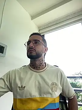 Snapshot of juanlouis_pierre chatting on 02-12-26, 06:25 juanlouis pierre online show from 02-12-26, 06:25