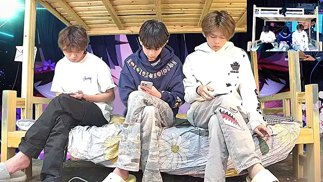 xiaohuangren01 online show from 03-01-26, 02:24