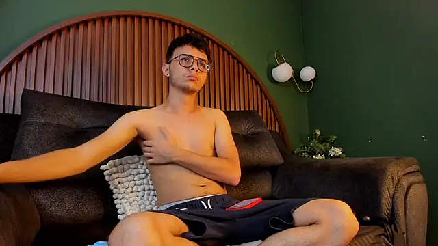 Snapshot of Alhan_Twink chatting on 03-15-26, 06:52 Alhan Twink online show from 03-15-26, 06:52