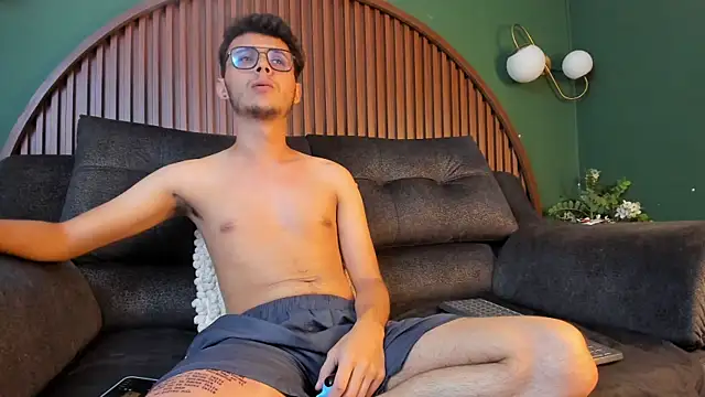 Snapshot of Alhan_Twink chatting on 03-20-26, 05:01 Alhan Twink online show from 03-20-26, 05:01